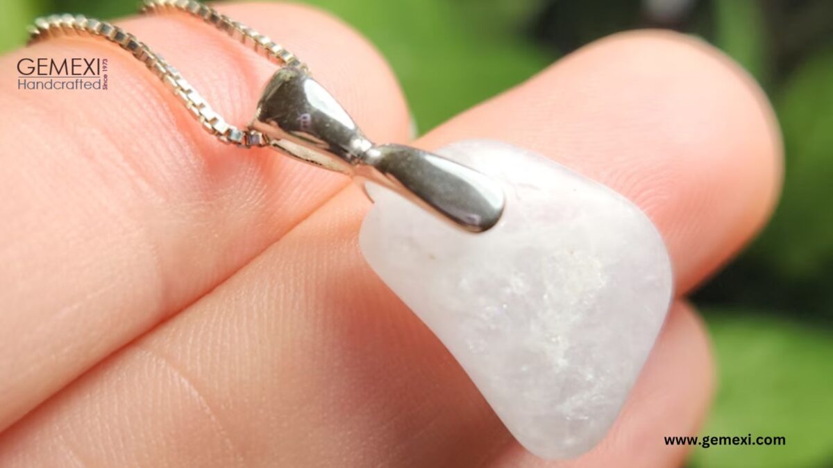 Why Natrolite Jewelry is the Latest Trend in Gemstone Accessories