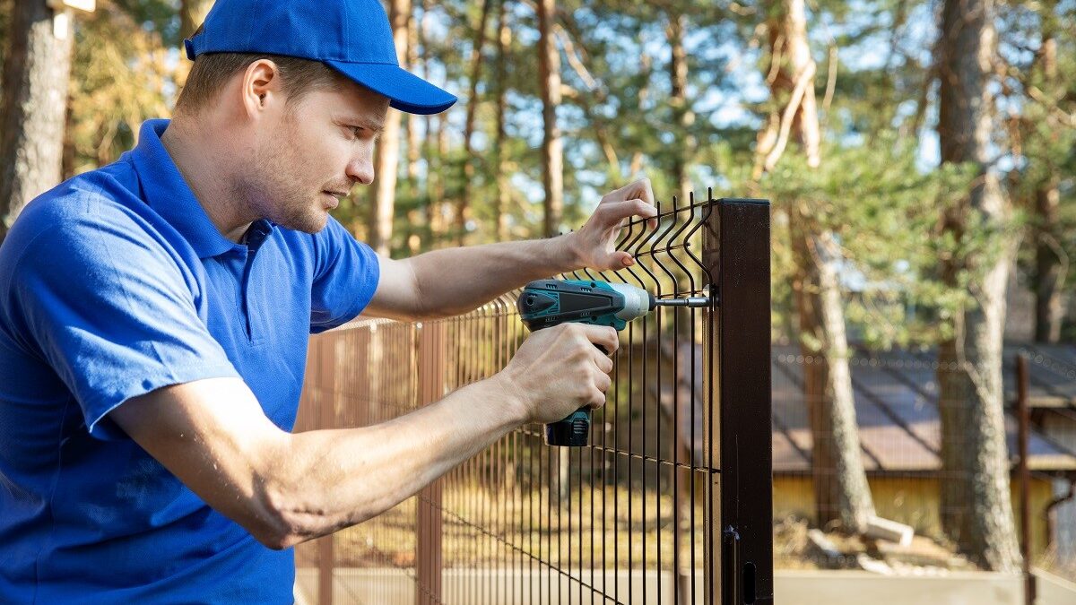 The Ins and Outs of Fence Installation in Ottawa: What to Expect