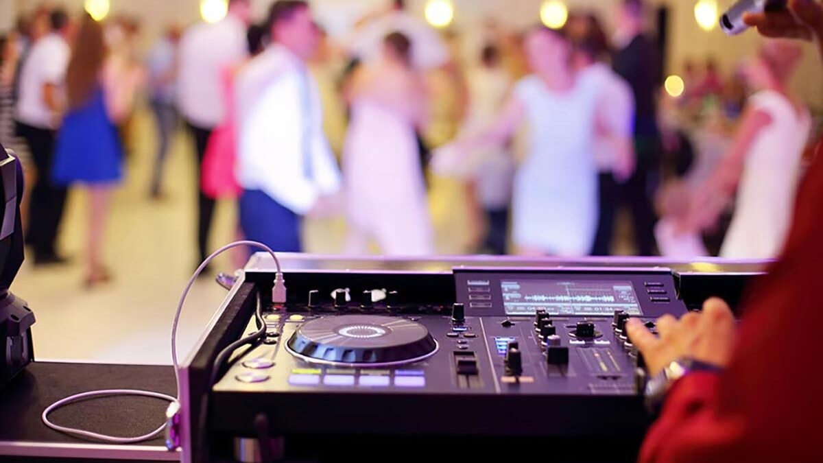 How to Choose the Perfect Jewish Wedding DJ in New York City