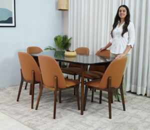 dining table from Woodenstreet