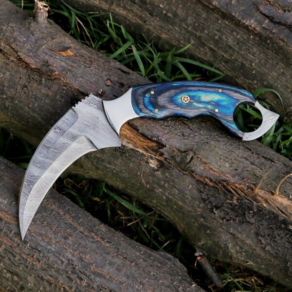 Custom Karambit Knives: Designing Your Perfect Blade in Canada 2024