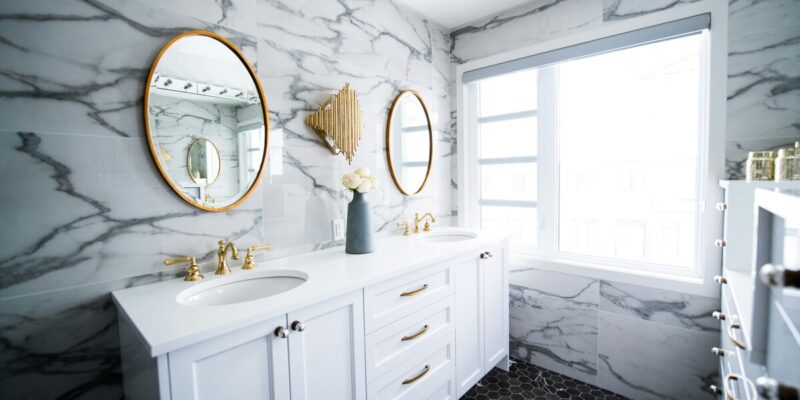 paint a bathroom vanity