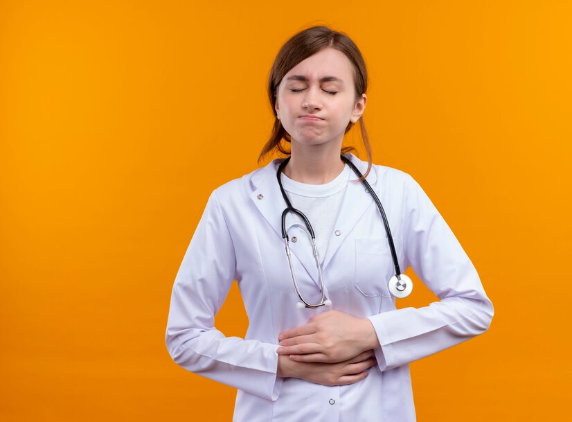 aching-young-female-doctor-wearing-medical-robe-stethoscope-putting-hands-belly-with-closed-eyes-isolated-orange-space-with-copy-space_