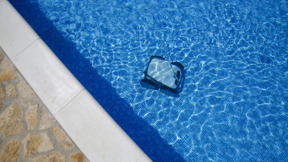 Manually Vacuum Pool