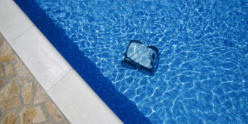 Manually Vacuum Pool