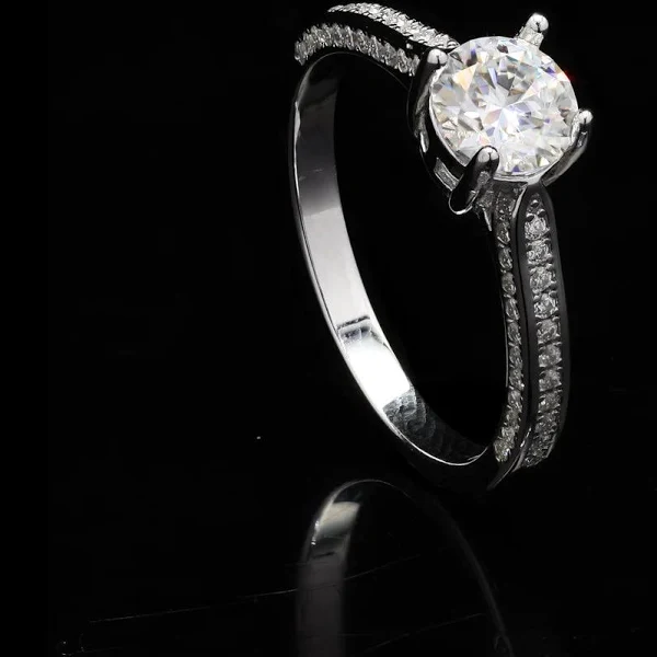 oval moissanite engagement rings