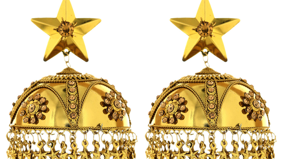 gold jhumka earrings