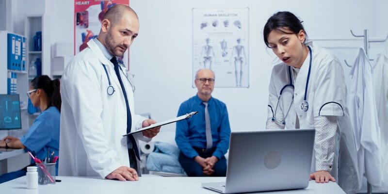 internal medicine physician in Noida